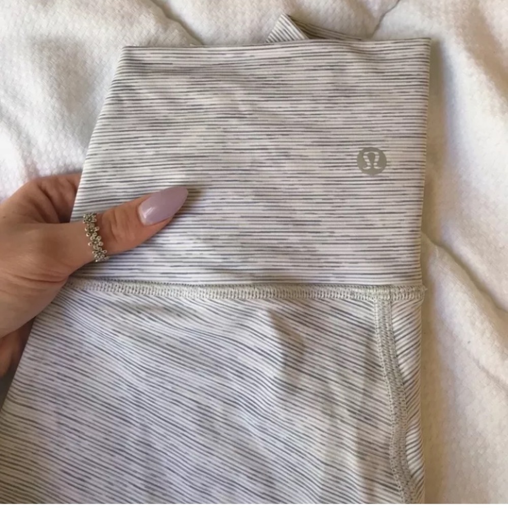 Womens Size 4 Lululemon White Wunder Under Legging
